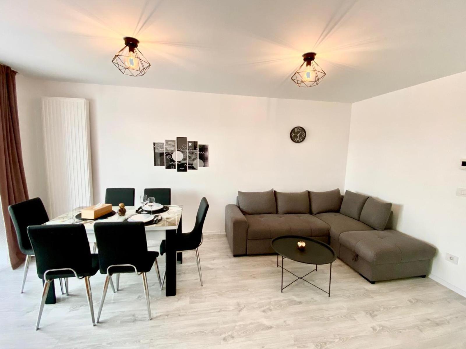 Jad - Luxury 3 Rooms & 2 Rooms Apartments In Kasper, Near Coresi Mall Brasov Exterior photo