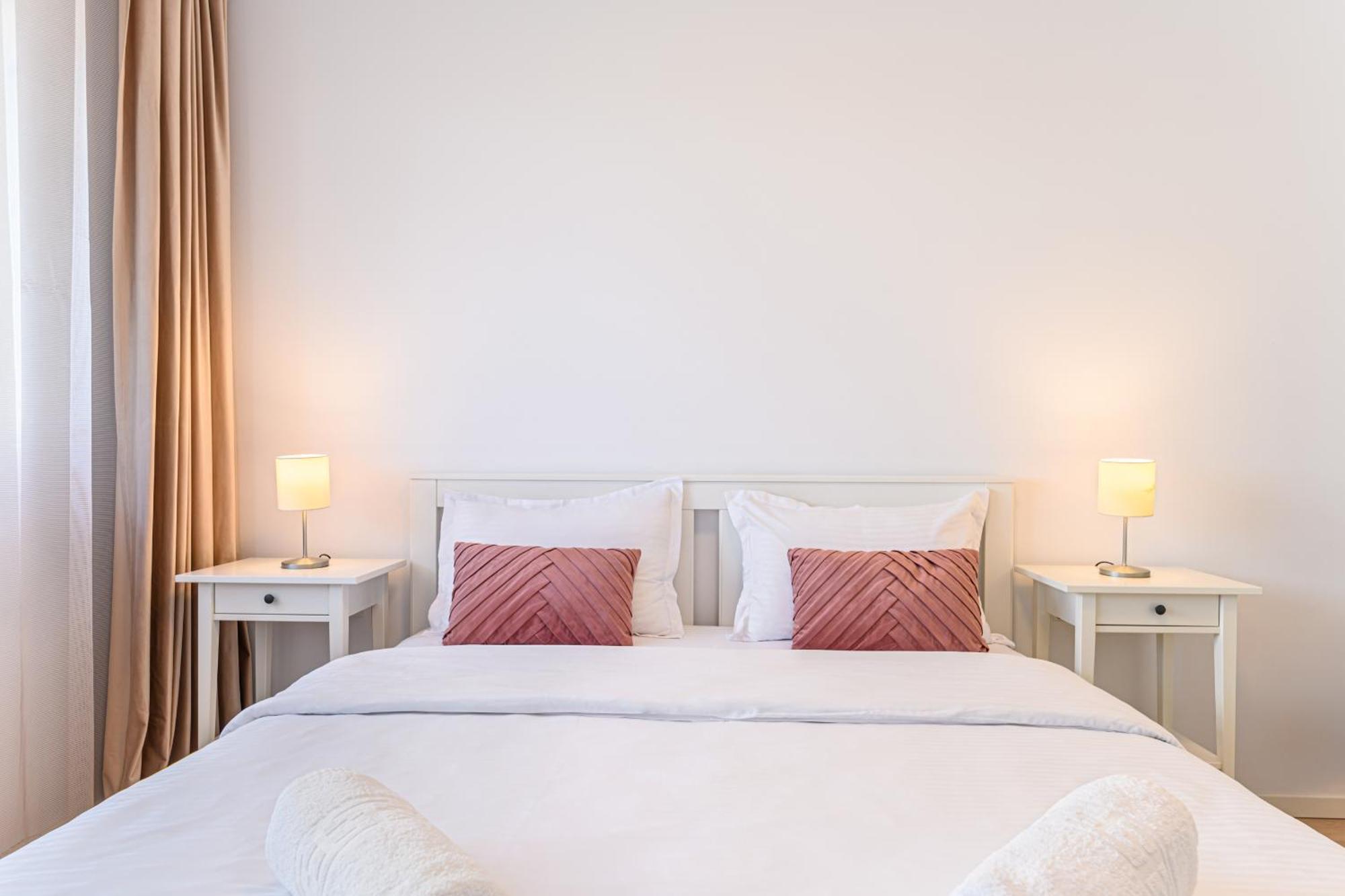 Jad - Luxury 3 Rooms & 2 Rooms Apartments In Kasper, Near Coresi Mall Brasov Exterior photo