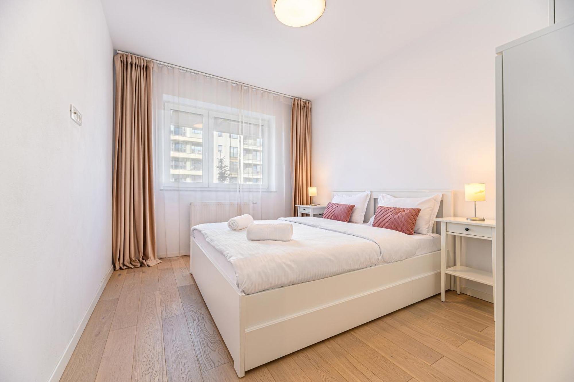 Jad - Luxury 3 Rooms & 2 Rooms Apartments In Kasper, Near Coresi Mall Brasov Exterior photo