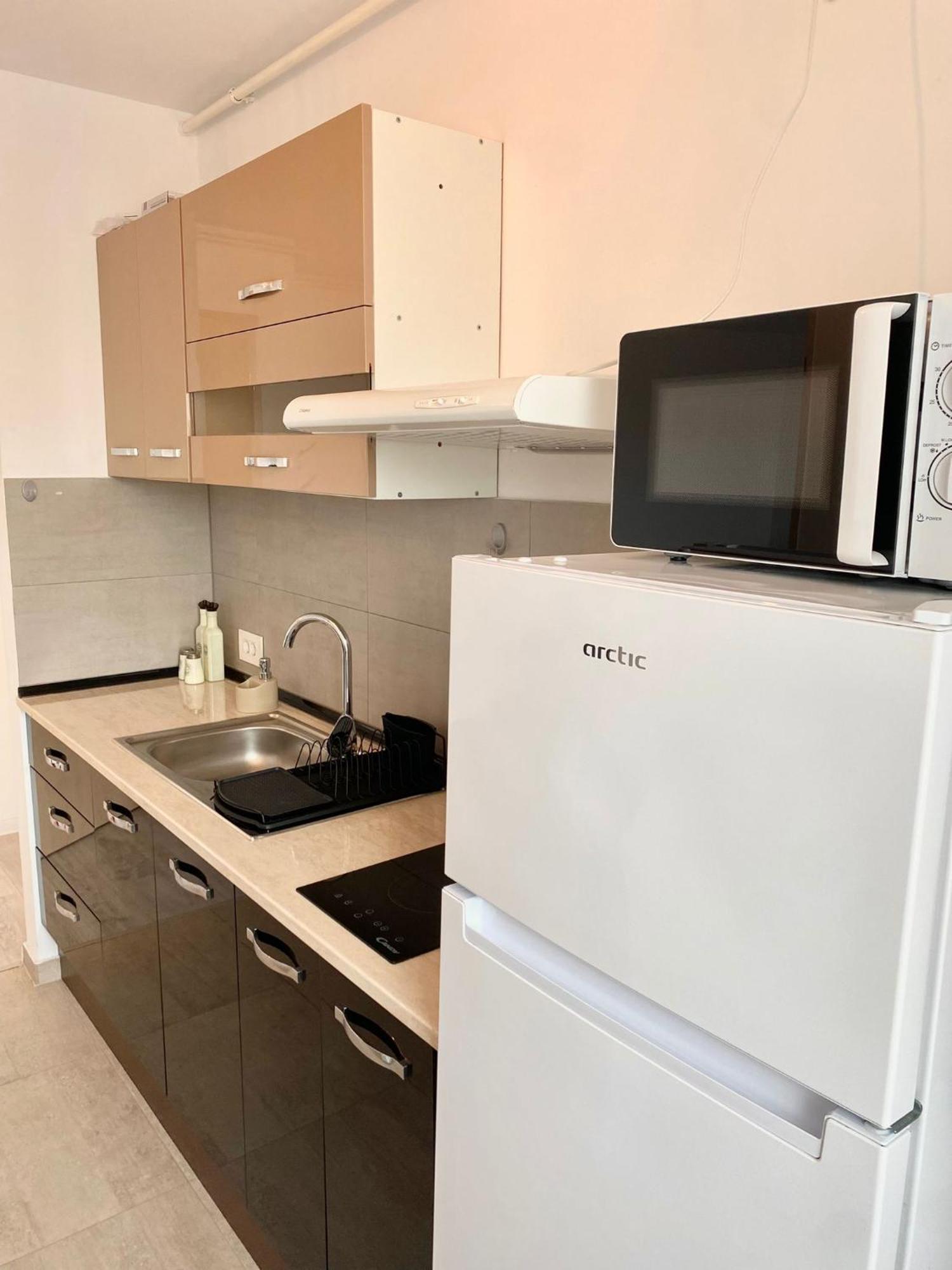 Jad - Luxury 3 Rooms & 2 Rooms Apartments In Kasper, Near Coresi Mall Brasov Exterior photo