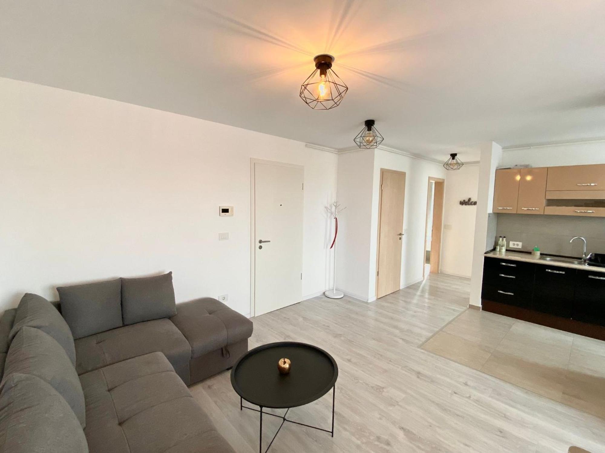 Jad - Luxury 3 Rooms & 2 Rooms Apartments In Kasper, Near Coresi Mall Brasov Exterior photo