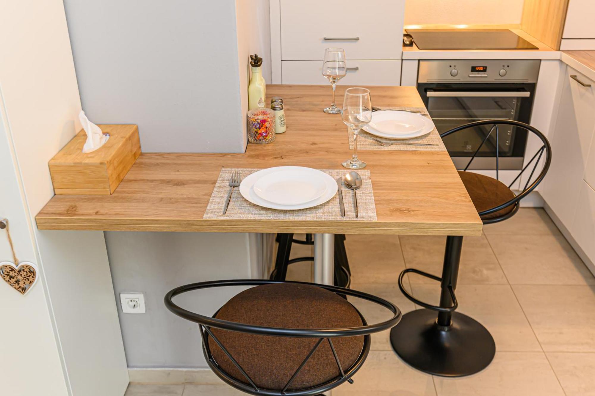 Jad - Luxury 3 Rooms & 2 Rooms Apartments In Kasper, Near Coresi Mall Brasov Exterior photo