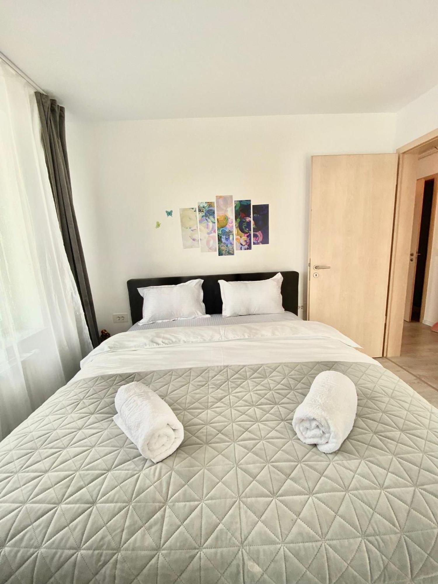 Jad - Luxury 3 Rooms & 2 Rooms Apartments In Kasper, Near Coresi Mall Brasov Exterior photo