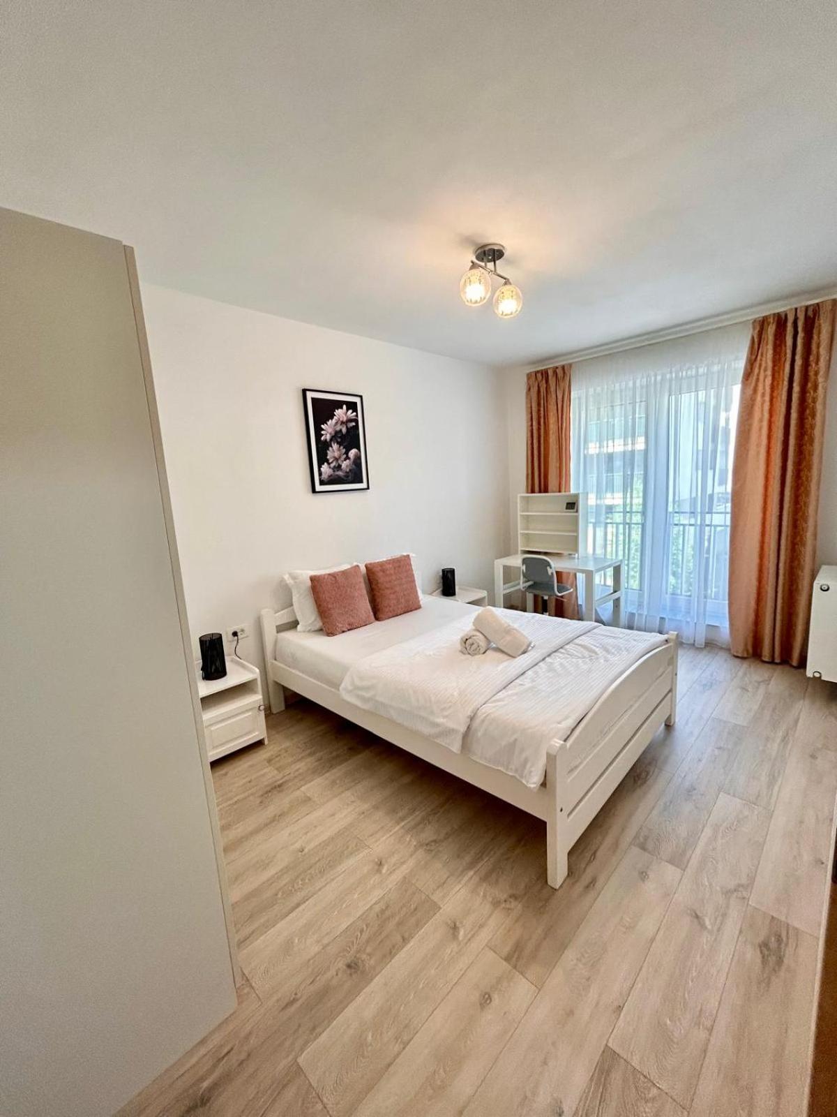 Jad - Luxury 3 Rooms & 2 Rooms Apartments In Kasper, Near Coresi Mall Brasov Exterior photo