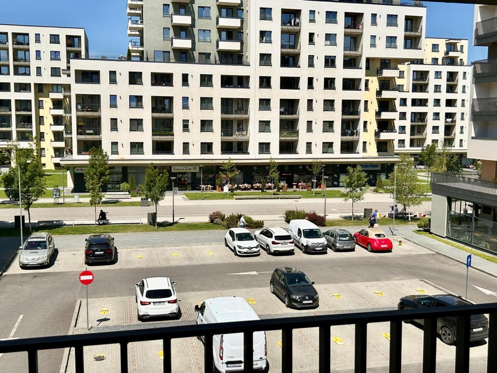 Jad - Luxury 3 Rooms & 2 Rooms Apartments In Kasper, Near Coresi Mall Brasov Exterior photo