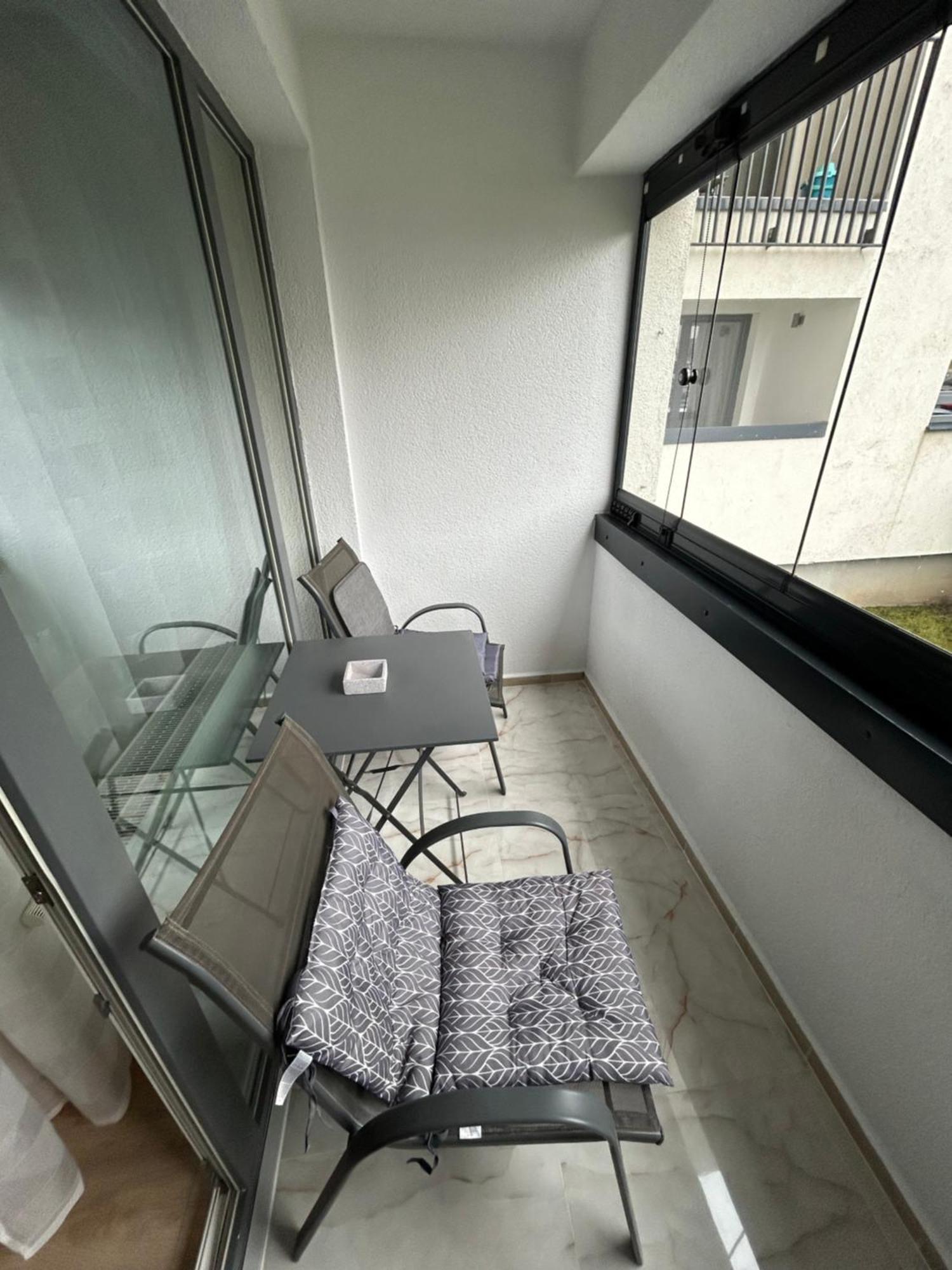Jad - Luxury 3 Rooms & 2 Rooms Apartments In Kasper, Near Coresi Mall Brasov Exterior photo