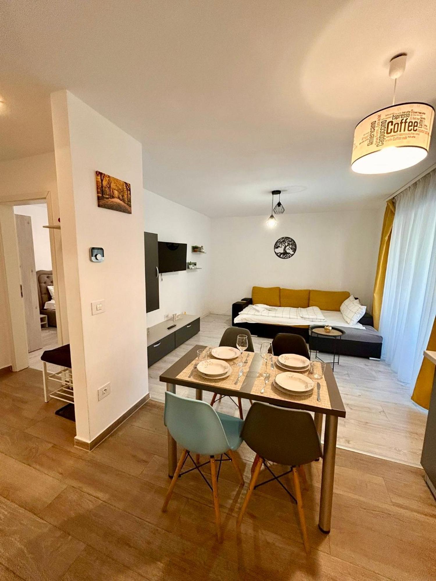 Jad - Luxury 3 Rooms & 2 Rooms Apartments In Kasper, Near Coresi Mall Brasov Exterior photo