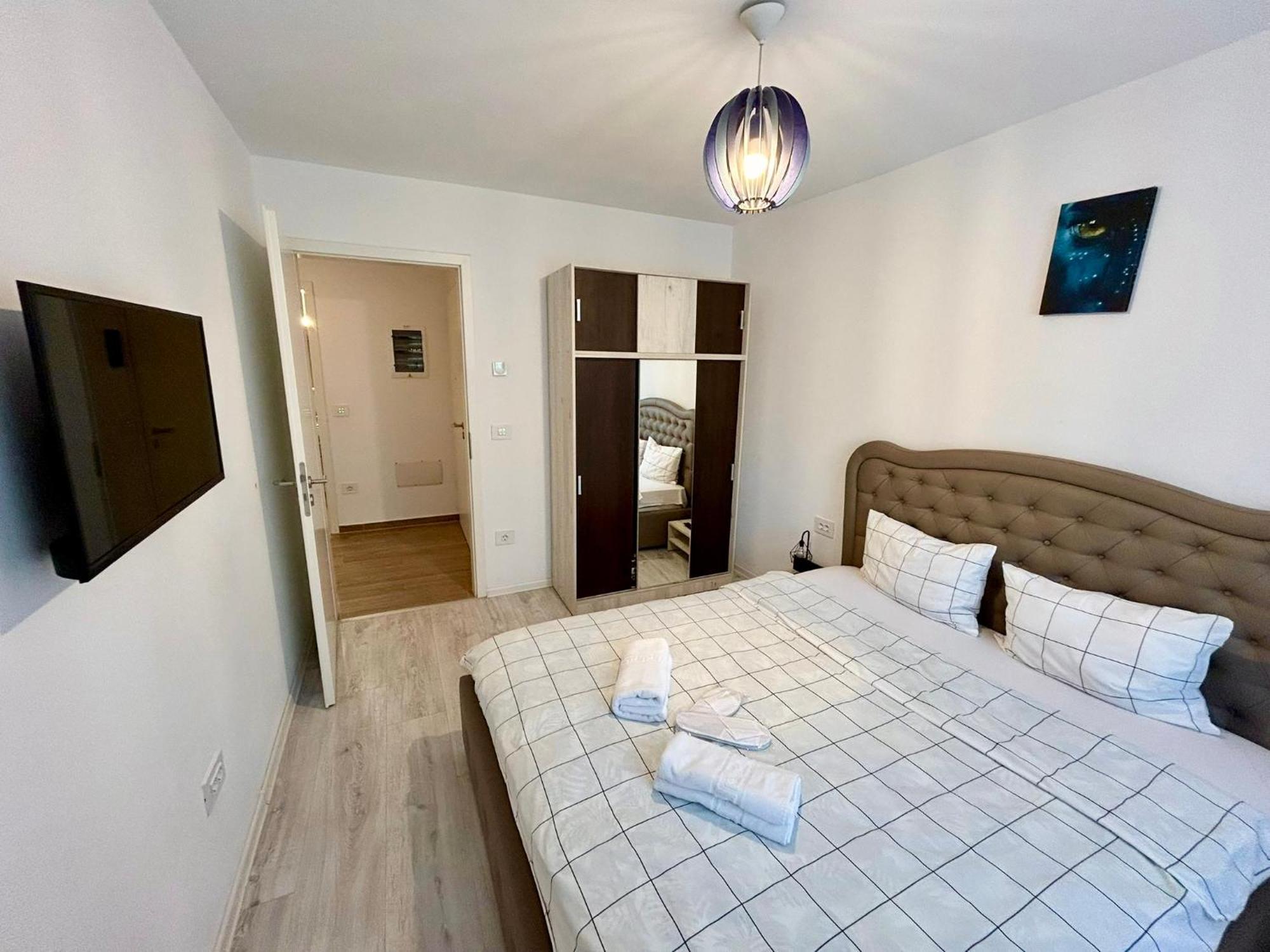 Jad - Luxury 3 Rooms & 2 Rooms Apartments In Kasper, Near Coresi Mall Brasov Exterior photo