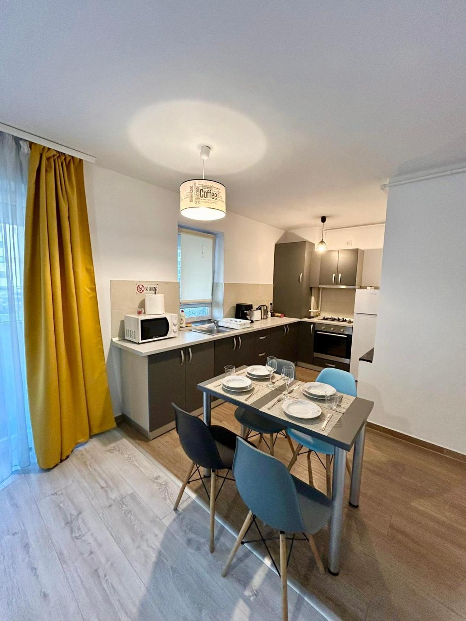 Jad - Luxury 3 Rooms & 2 Rooms Apartments In Kasper, Near Coresi Mall Brasov Exterior photo