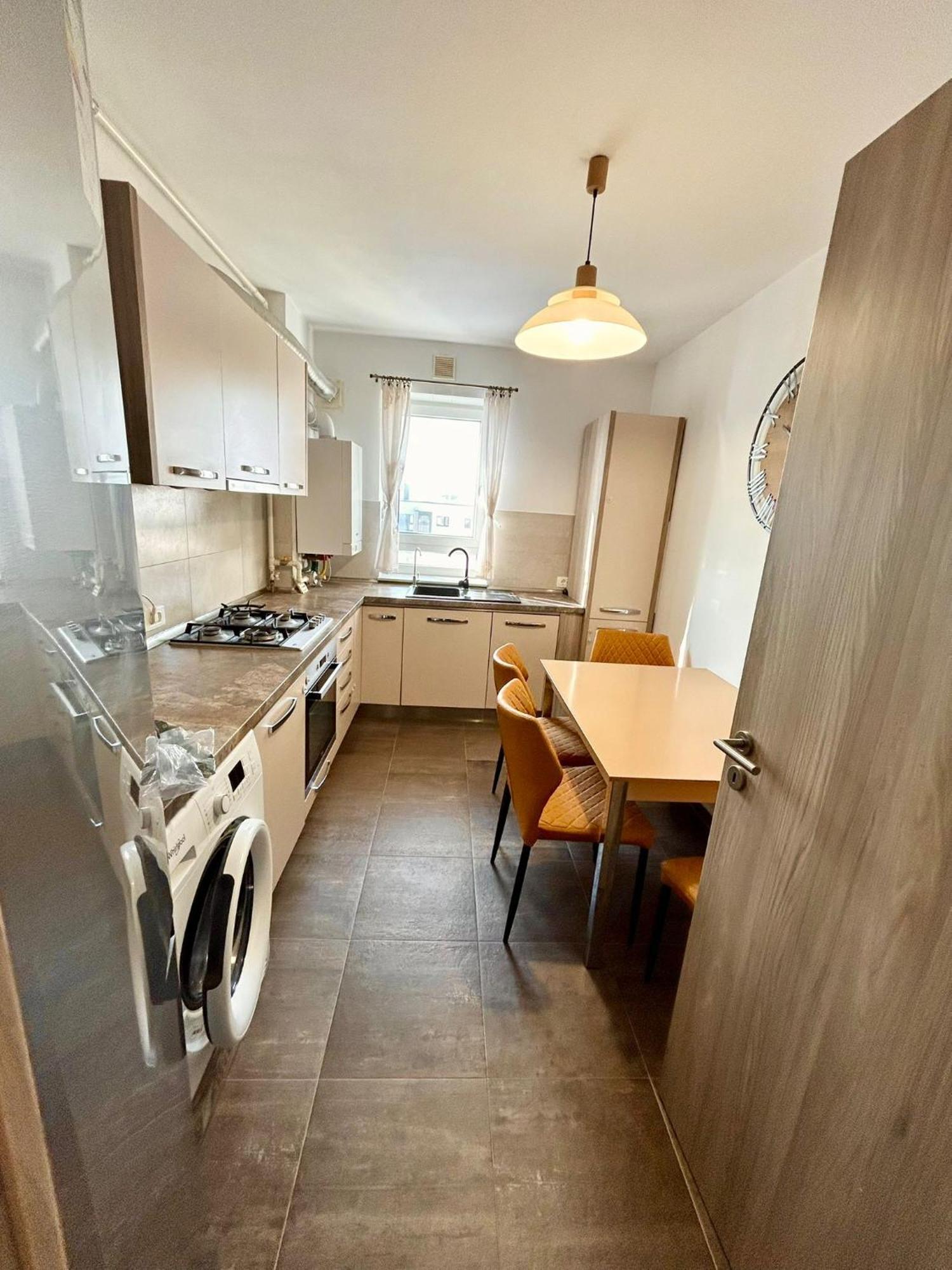 Jad - Luxury 3 Rooms & 2 Rooms Apartments In Kasper, Near Coresi Mall Brasov Exterior photo