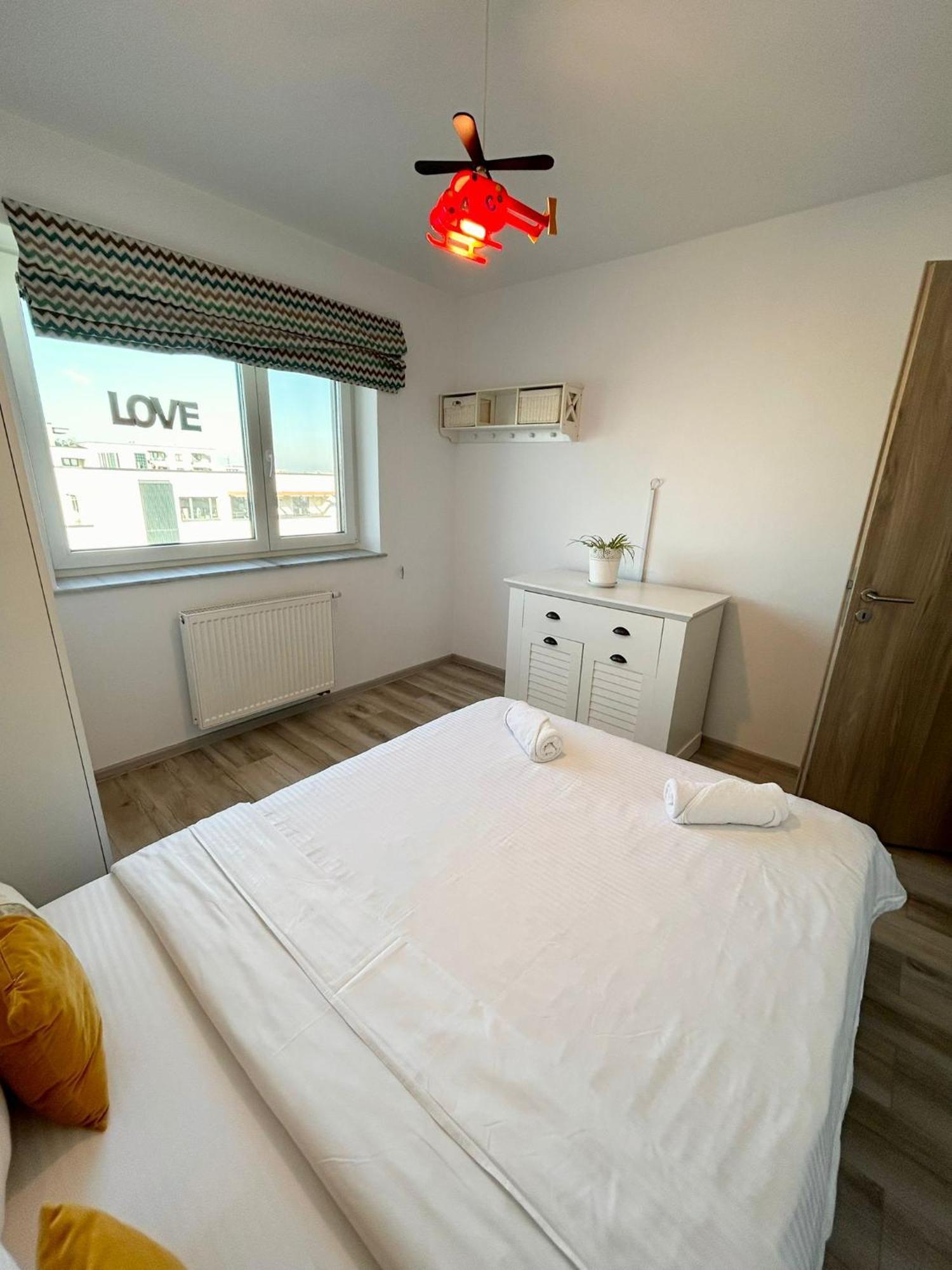 Jad - Luxury 3 Rooms & 2 Rooms Apartments In Kasper, Near Coresi Mall Brasov Exterior photo