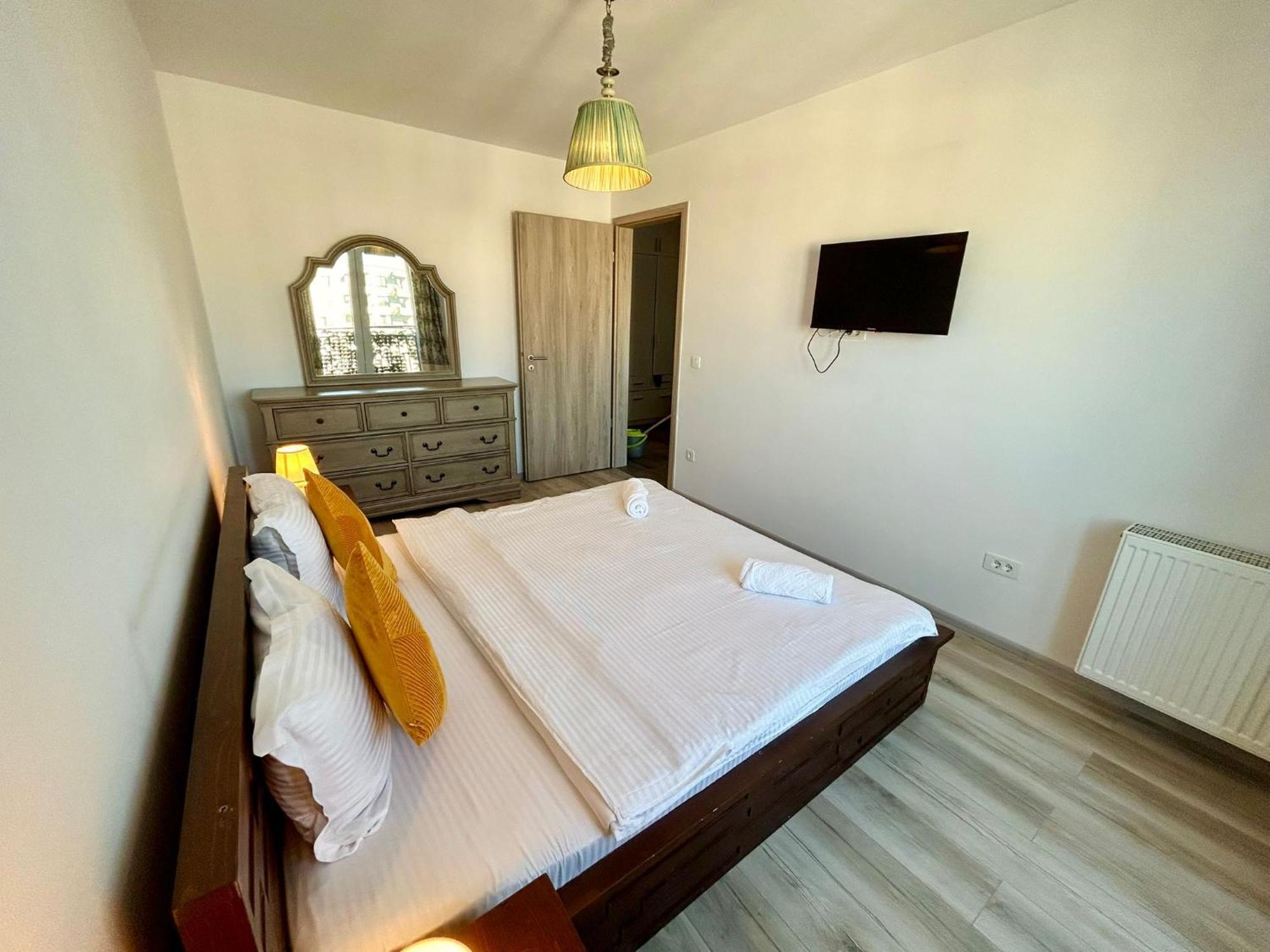 Jad - Luxury 3 Rooms & 2 Rooms Apartments In Kasper, Near Coresi Mall Brasov Exterior photo