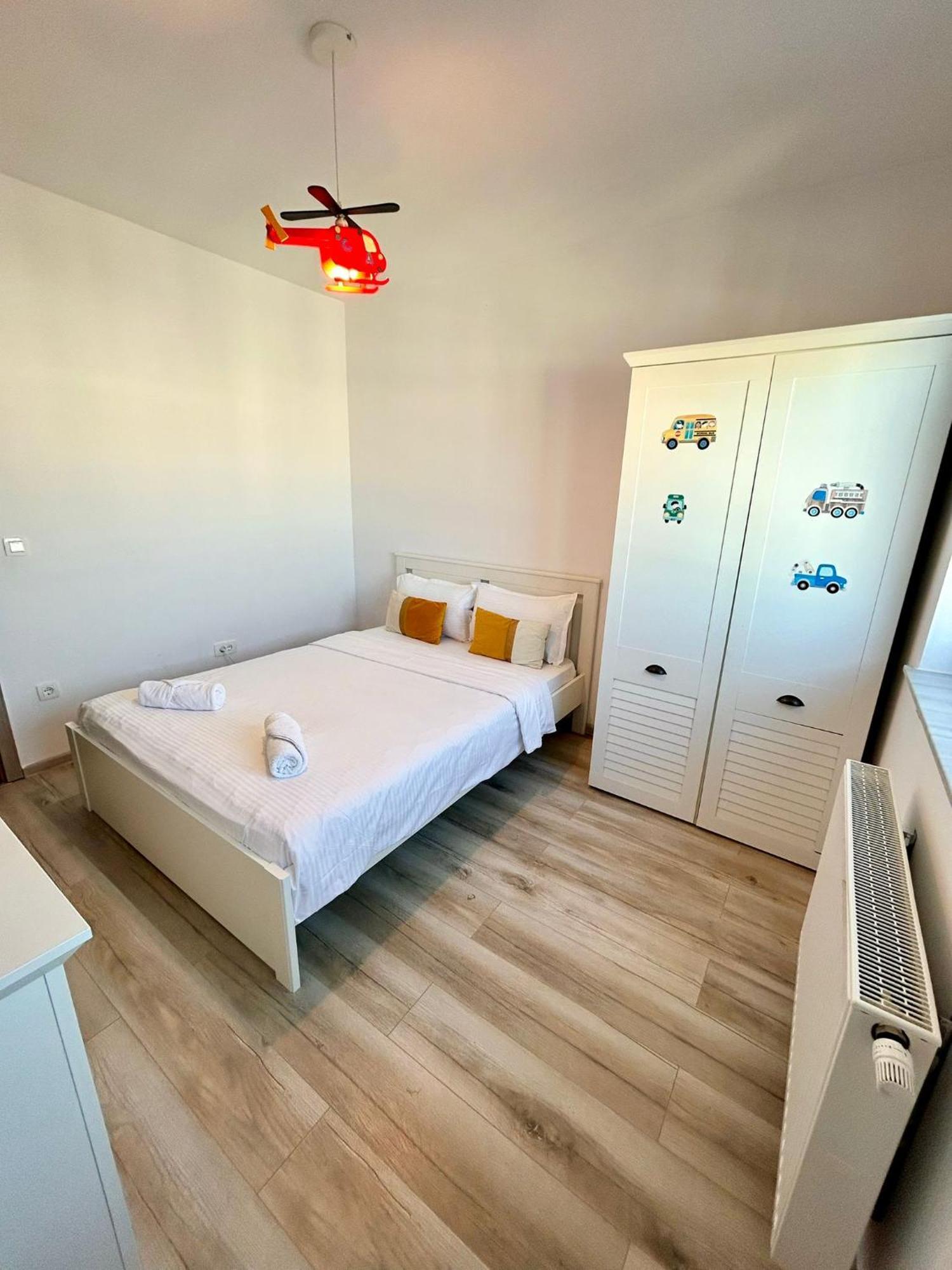 Jad - Luxury 3 Rooms & 2 Rooms Apartments In Kasper, Near Coresi Mall Brasov Exterior photo