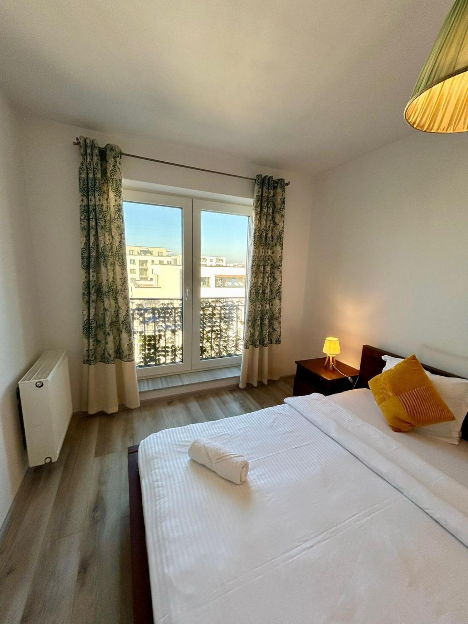 Jad - Luxury 3 Rooms & 2 Rooms Apartments In Kasper, Near Coresi Mall Brasov Exterior photo