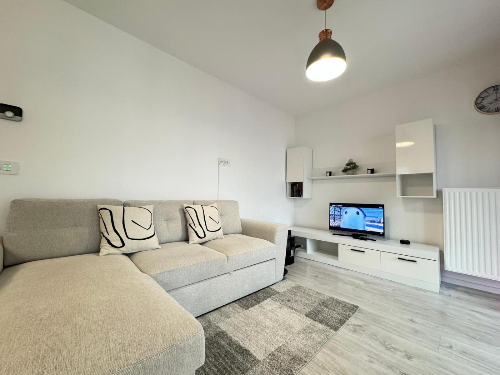 Jad - Luxury 3 Rooms & 2 Rooms Apartments In Kasper, Near Coresi Mall Brasov Exterior photo
